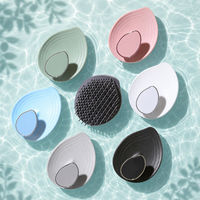 Brosse de massage du cuir chevelu en TPE en forme de feuille, flexible, à poils longs, pour le lavage des cheveux, pour salon, maison et spa, OEM ODM B2B