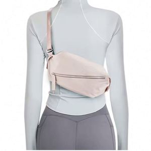 Muestra gratuita, venta al por mayor de fábrica, bolsas de yoga Lulu con logotipo personalizado, bolsas de fitness impermeables de moda, bolsas cruzadas para el hombro, bolsas de gimnasio. - Product Image 5