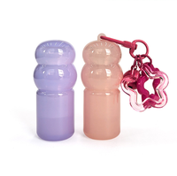 Bouteille porte-clés OEM personnalisée en forme de gourde, mini-récipient cosmétique mignon avec breloque papillon, ensemble flacon compte-gouttes violet et bouchon à bille