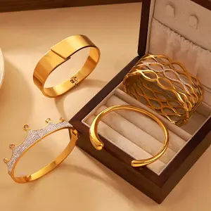 Nuovo arrivo di alta qualità Non appannato 18k Pvd placcato oro 316L acciaio inossidabile Chunky braccialetto di diamanti per le donne