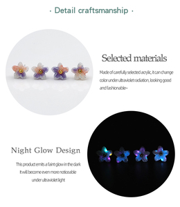 <span class=keywords><strong>Orecchini</strong></span> a clip con fiore di giglio in resina acrilica che cambiano colore reattivi ai raggi UV, si illuminano al buio, sfumatura rosa lavanda - Product Image 3