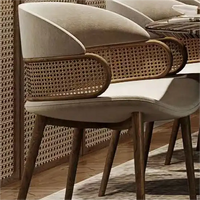Échantillon gratuit meubles en bois pour la maison dos en osier de rotin avec coussin doux cuisine salle à manger chaise de restaurant en bois