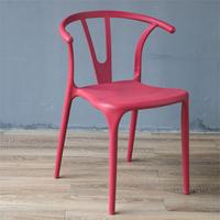 Chaise de jardin d'extérieur moderne en couleurs fantaisie, plastique empilable noir robuste pour école, cuisine, villa, à prix économique