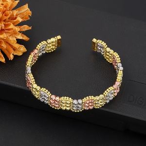 Jxx Juego de 2 piezas de anillos y brazaletes abiertos con dijes, chapados en oro de 24k, anillos de cuentas bicolor para mujer, joyería - Product Image 2