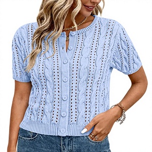 Cardigã Feminino de Verão MASCOMODA em Tricô Acrílico com Bordado Vazado, Gola Halter, Forro de Lã, Casual, com Botões e Manga Curta - Product Image 3