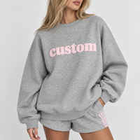 Ensemble décontracté deux pièces pour femme : sweat-shirt oversize en coton à col rond avec imprimé en relief et short de survêtement à rayures latérales