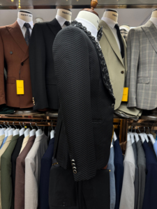 Abito da Sposo di Lusso <span class=keywords><strong>Nero</strong></span> da Uomo 3 Pezzi <span class=keywords><strong>Smoking</strong></span> Slim Fit <span class=keywords><strong>con</strong></span> <span class=keywords><strong>Gilet</strong></span> di Strass Taglie Forti Tenuta Formale per Cerimonia e Serata di Gala - Product Image 3