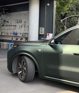 Film Vinyle Adhésif <span class=keywords><strong>Aurora</strong></span> Gloss Effet Métal Liquide PVC/PET Noir Vert Peinture Originale Protection UV Auto-Réparatrice Sans Bulles pour Carrosserie - Product Image 4