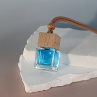 Diffuseur de parfum pour voiture en verre transparent carré de 8 ml avec bouchon à vis en bois, couleur personnalisée du logo