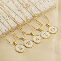 Pendentif Lettre Initiale M pour Femme, 26 Lettres de l'Alphabet A-Z, Coque Blanche, Plaqué Or, Acier Inoxydable, Breloque Disque, Chaînes Géométriques Tendance