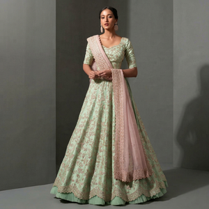 Lehenga Choli en soie vert menthe évasé avec broderie florale Zari et dupatta en résille festonnée rose poudré - Product Image 1