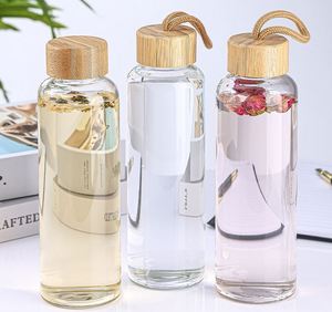 Botella de Agua de Vidrio de 18 Onzas con Tapa de Madera - Reutilizable, Apta para Hacer Smoothies y Jugos - Product Image 1