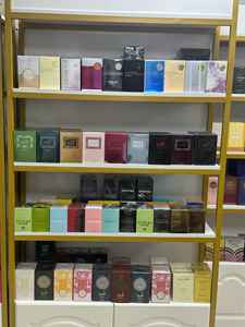 <span class=keywords><strong>Eau</strong></span> <span class=keywords><strong>De</strong></span> <span class=keywords><strong>Parfum</strong></span> Classique <span class=keywords><strong>Bois</strong></span> Spicy Fruité <span class=keywords><strong>de</strong></span> Qualité Supérieure, Modèle à Succès Longue Tenue, Vente en Gros Directe Usine Source - Product Image 3