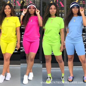 Completo Estivo da Donna Personalizzabile con Logo, Due Pezzi Sopra il Ginocchio, Traspirante e ad Asciugatura Rapida in Poliestere/Cotone: <span class=keywords><strong>T</strong></span>-<span class=keywords><strong>Shirt</strong></span> e Pantaloncini da Ciclista - Product Image 3