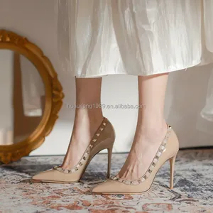 2023 kadın ayakkabısı gladyatör tek ayakkabı yıldız tarzı marka Metal perçin pompaları deri tasarımcısı klasik başak yüksek topuklu ayakkabı 41