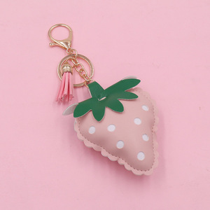 Porte-clés en cuir PU à motif fraise, porte-clés de voiture, sac, rembourrage en coton, étui pour téléphone portable, accessoires pour écouteurs, style Ins - Product Image 3