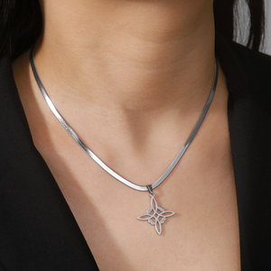Collier à double pendentif en acier inoxydable simple Chaîne de clavicule Tendance Étoile à cinq branches Noeud de sorcière Conception creuse pour hommes femmes - Product Image 4