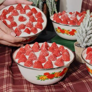 เทียนหอมกลิ่นสตรอว์เบอร์รีสำหรับฤดูหนาว ขายส่ง สำหรับตกแต่งอ่างเคลือบ ของที่ระลึก รูปทรงสร้างสรรค์ - Product Image 3