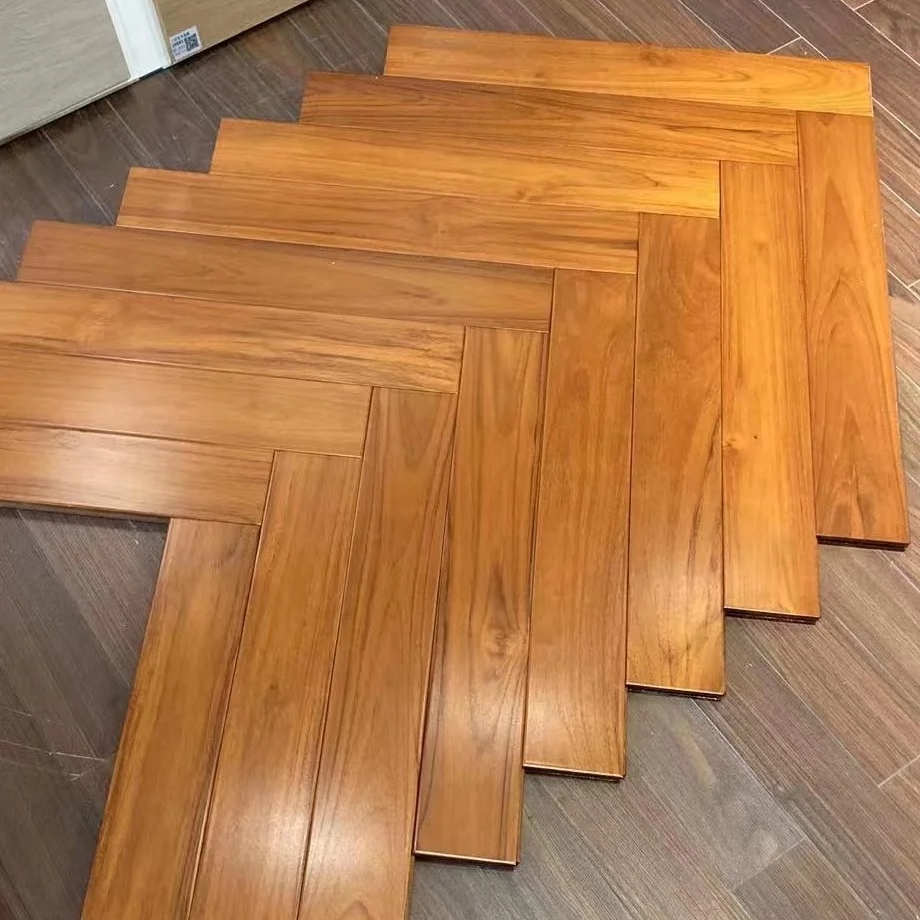 Suelo de madera del ingeniero