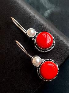 Boucles d'oreilles ethniques tendance Monalisa Bijoux de mode pour femmes avec clou de perle en pierre Finition argentée Produit en vrac principalement en laiton - Product Image 2