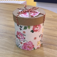 Boîte cadeau rigide écologique personnalisée, doublée d'éponge, emballage en papier floral de luxe, couvercle et base, nœud en corde fait main, bijoux, parfum, mariage