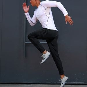 Drops hipping Gym Kleidung Großhandel Custom Logo 2 Stück Set Polyester Fitness T-Shirts Hosen Gym Kleidung für Männer - Product Image 2