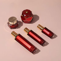 Bouteille de crème hexagonale rouge à vin en stock ensemble d'émulsion acrylique cosmétique multi-tailles pulvérisateur à pompe pour masque facial lotion à usage liquide