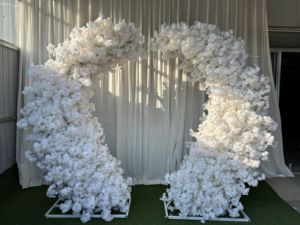 Decorazione di nozze arco floreale sposami sfondo rosso amore cuore e luna a forma di piedi arco rosa fiore per proposta - Product Image 5