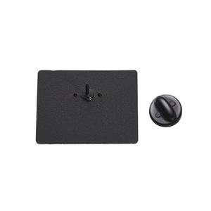 Hochwertige Fabrik-Großhandelspreise Japanische Niedliche Cartoon-Film Bulk Schwarze Metall-Hartemaille-Anstecknadel für Schultaschen Mädchen Kinder - Product Image 5