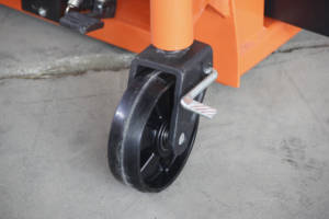 <span class=keywords><strong>Forklift</strong></span> Stacker Hidrolik <span class=keywords><strong>Manual</strong></span> Baru 2 Ton Roda PU Tinggi Angkat Maksimal 1600mm Tipe C Baja untuk Medan Kasar Indoor/Outdoor - Product Image 5