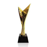 Trophée en cristal doré de luxe créatif de haute qualité, récompenses en résine, trophée en cristal