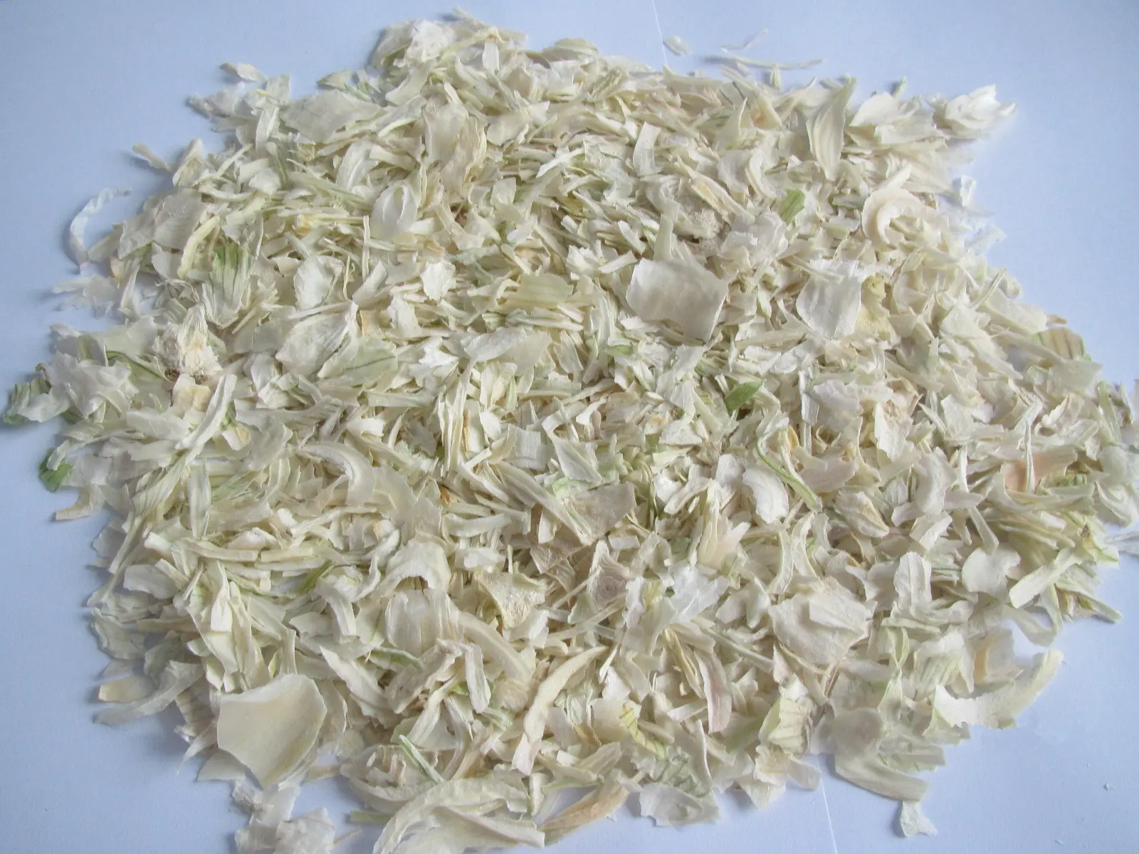 Fiocchi di cipolla disidratata verdure essiccate convenienti cipolla secca professionale fabbrica diretta all'ingrosso di alta qualità