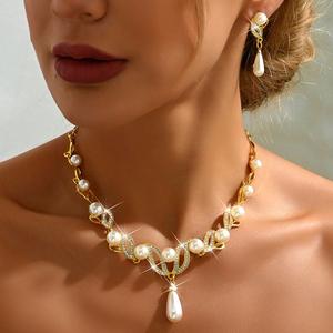 Ensemble de bijoux de mariée romantique en perles de champagne avec boucles d'oreilles et collier en acier inoxydable plaqué or en forme de goutte d'eau pour la mariée moderne - Product Image 2