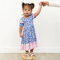 Robe de soirée pour enfant en fibre de bambou biologique à manches courtes volantées, avec logo personnalisé et ourlet à volants, idéale pour les anniversaires et les occasions formelles