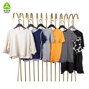 Un grado di vecchi vestiti usati vestiti di seconda mano abbigliamento in balle - Product Image 3