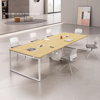 Table de conférence haut de gamme en forme de bateau avec ports de données et prises de courant – Bureau de réunion durable et contemporain pour hôtel