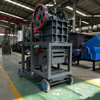 Petit concasseur à mâchoires portable 10-20t/h pour le traitement du granit et du minerai, concasseur de roche mobile avec tamis vibrant à 3 couches