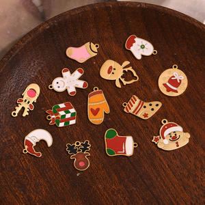 Creatieve Schattige Rendieren Sneeuwpop Email Hanger Roestvrij Staal Kerstman Charme Kerstcadeau Waterdichte Sieraden Accessoire - Product Image 2