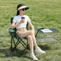 Chaise de camping pliable moderne avec dossier et poches latérales en maille, mobilier d'extérieur portable pour le camping, la pêche, les pique-niques et la plage