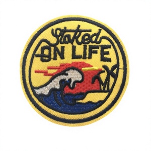 BADGE BRODÉ À LA MACHINE - Product Image 1