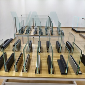 Kit Completo per Ringhiera con Profilo a U <span class=keywords><strong>in</strong></span> Alluminio e Vetro Temperato per Parapetti e Corrimano di Sicurezza per Balconi Esterni - Product Image 1