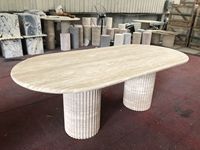 Meubles de salle à manger en pierre naturelle de luxe modernes personnalisés, table ovale avec base cannelée, plateau en travertin beige, hôtel