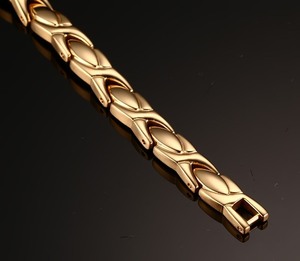 Pulsera de Energía Cuántica con Cadena y Eslabones Geométricos de Acero Inoxidable Chapado en Oro de 18K, con Iones Negativos y Energía Escalar - Product Image 3
