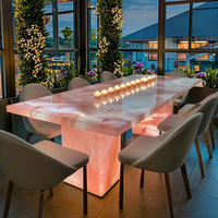 Moderner Luxus-Esstisch mit Leuchtendem Jade-Finish Rechteckiges Weißes Jade-Rosa Marmor-Design Hochwertige Restaurant-Möbel