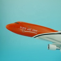 Modèle en plastique Tongde B747-400, échelle 1:200, longueur 35 cm, avion cargo TNT, cadeau d'affaires personnalisable, sérigraphié