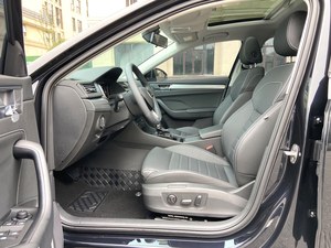 Coche Ejecutivo Seminuevo <span class=keywords><strong>2023</strong></span> <span class=keywords><strong>Skoda</strong></span> <span class=keywords><strong>Superb</strong></span> Luxury Facelift Motor Turbo Cuero R18 Bajo Kilometraje Espacio Inigualable Comodidad Listo para Entrega Inmediata - Product Image 6