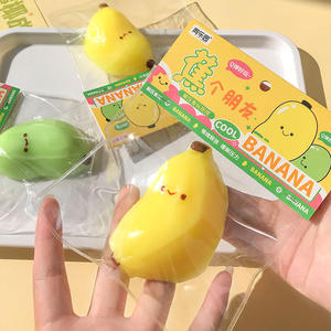 Jouet anti-stress promotionnel le plus populaire : Mini banane Kawaii en TPR à presser pour enfants et adultes - Product Image 1