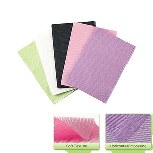 Alfombrilla de Tatuaje Portátil de 3 Capas, Impermeable, de Polipropileno Rosa, Desechable, Suave, para Estudio de Tatuajes - Product Image 1