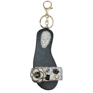 3D 미니 귀여운 스팽글 신발 키 체인 신발 열쇠 고리 다이아몬드 가죽 샌들 펜던트 휴일 선물 파티 호의 슬리퍼 열쇠 고리