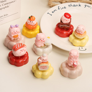 Décoration de tableau de bord de voiture en forme de petit <span class=keywords><strong>cochon</strong></span> rotatif, jouet tournant pour la maison et <span class=keywords><strong>le</strong></span> bureau, vente en gros - Product Image 2